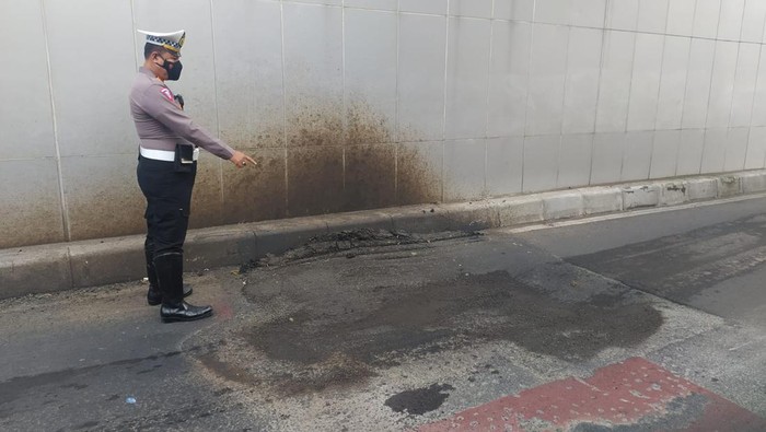 Jalan di Terowongan Simpang Lima Senen Rusak (Twitter TMC Polda Metro)