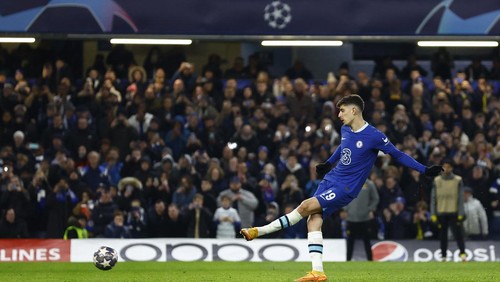 Soccer Football - Champions League - Round of 16 - Second Leg - Chelsea v Borussia Dortmund - Stamford Bridge, London, Britain - March 7, 2023 Chelseas Kai Havertz scores their second goal from the penalty spot Action Images via Reuters/Peter Cziborra