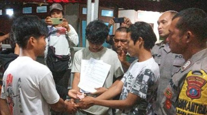 Kedua remaja yang berkelahi di Tapsel.