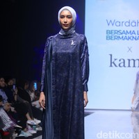 Fashion show brand Kami. di Muffest+ 2023 menghadirkan koleksi terbaru baju Lebaran 2023.  Foto: Mohammad Abduh/detikcom.