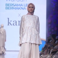 Fashion show brand Kami. di Muffest+ 2023 menghadirkan koleksi terbaru baju Lebaran 2023.  Foto: Mohammad Abduh/detikcom.