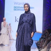 Fashion show brand Kami. di Muffest+ 2023 menghadirkan koleksi terbaru baju Lebaran 2023.  Foto: Mohammad Abduh/detikcom.