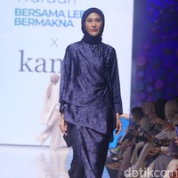 Fashion show brand Kami. di Muffest+ 2023 menghadirkan koleksi terbaru baju Lebaran 2023.  Foto: Mohammad Abduh/detikcom.