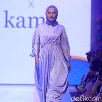 Fashion show brand Kami. di Muffest+ 2023 menghadirkan koleksi terbaru baju Lebaran 2023.  Foto: Mohammad Abduh/detikcom.