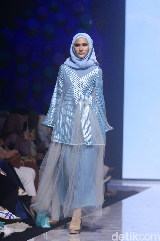Fashion show koleksi Irna Laperle dari Irna Mutiara di Muffest 2023. Foto: Mohammad Abduh/Wolipop.  