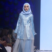 Fashion show koleksi Irna Laperle dari Irna Mutiara di Muffest 2023. Foto: Mohammad Abduh/Wolipop.  