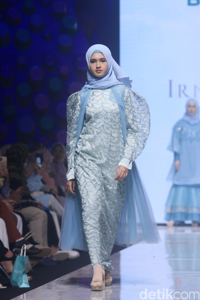 Fashion show koleksi Irna Laperle dari Irna Mutiara di Muffest 2023. Foto: Mohammad Abduh/Wolipop.  