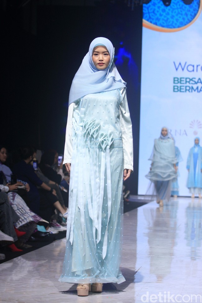 Fashion show koleksi Irna Laperle dari Irna Mutiara di Muffest 2023. Foto: Mohammad Abduh/Wolipop.  