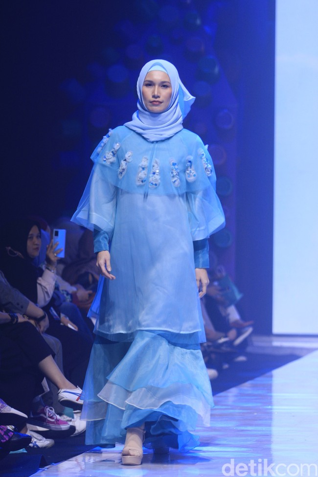 Fashion show koleksi Irna Laperle dari Irna Mutiara di Muffest 2023. Foto: Mohammad Abduh/Wolipop.  