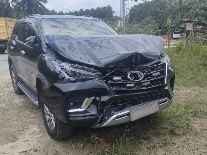 Kondisi mobil usai tabrakan (Foto: Dok. Dishub Siak)
