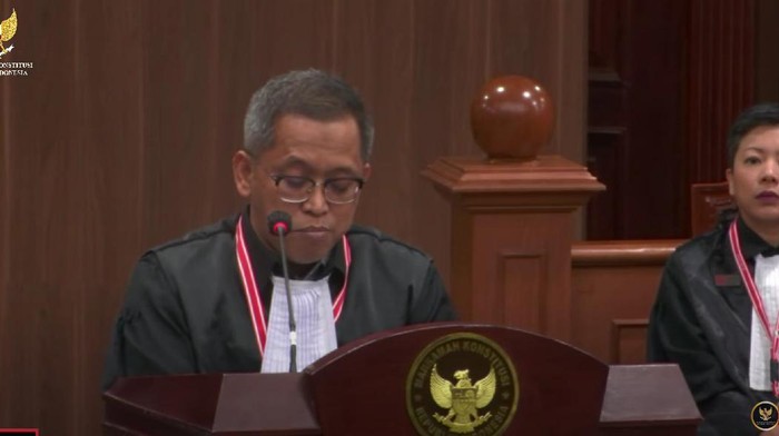 Kuasa hukum Derek Loupatty, pihak terkait dalam permohonan uji materi sistem pemilu. (Screenshot YouTube MK)