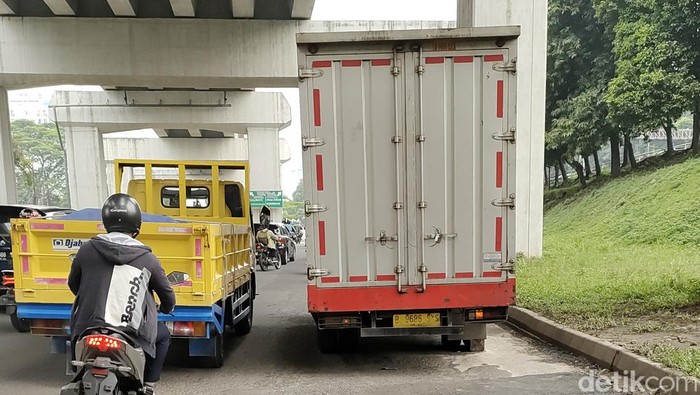 Lalin Jalan MT Haryono Cawang depan BNN macet (Jabbar/detikcom)