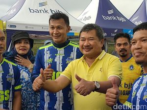 Kala Legenda Persib Unjuk Gigi di Stadion RAA Adiwijaya