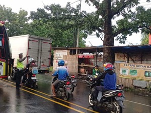Tragis! Bapak-Anak Cirebon Tewas Ditabrak Truk Saat Mau ke Sekolah