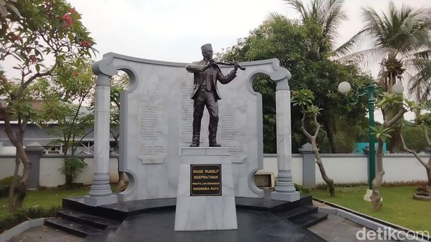 Makam WR Supratman Surabaya