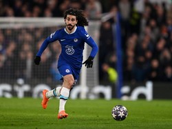 Cucurella dibeli mahal Chelsea dari Brighton di bursa transfer musim panas 2022. Pemain berusia 24 tahun itu sayangnya sempat tampil buruk, sehingga terpinggirkan. Apalagi, Ben Chilwell telah pulih dari cedera (Getty Images)