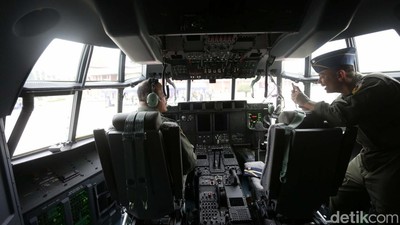 Melihat Jeroan Pesawat C-130J-30 Super Hercules