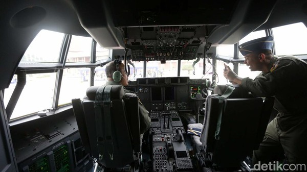 Melihat Jeroan Pesawat C-130J-30 Super Hercules