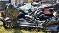 Mobil Pj Bupati Aceh Timur, Mahyuddin yang rusak parah usai kecelakaan di Pidie Jaya, Aceh. Kejadian itu disebut terjadi di Jalan Banda Aceh-Medan Desa Bale Ulim, Kecamatan Ulim, Pidie Jaya sekitar pukul 01.15 WIB. (Foto: Istimewa)