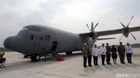 Presiden Joko Widodo (Jokowi) menghadiri serah terima pesawat C-130J Super Hercules A-1339 di Lapangan Udara Halim Perdana Kusuma, Rabu (8/3/2023).