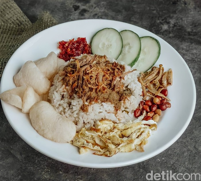 Nasi gemuk khas Jambi (Foto: Wikimedia Commons/Roby Diery)