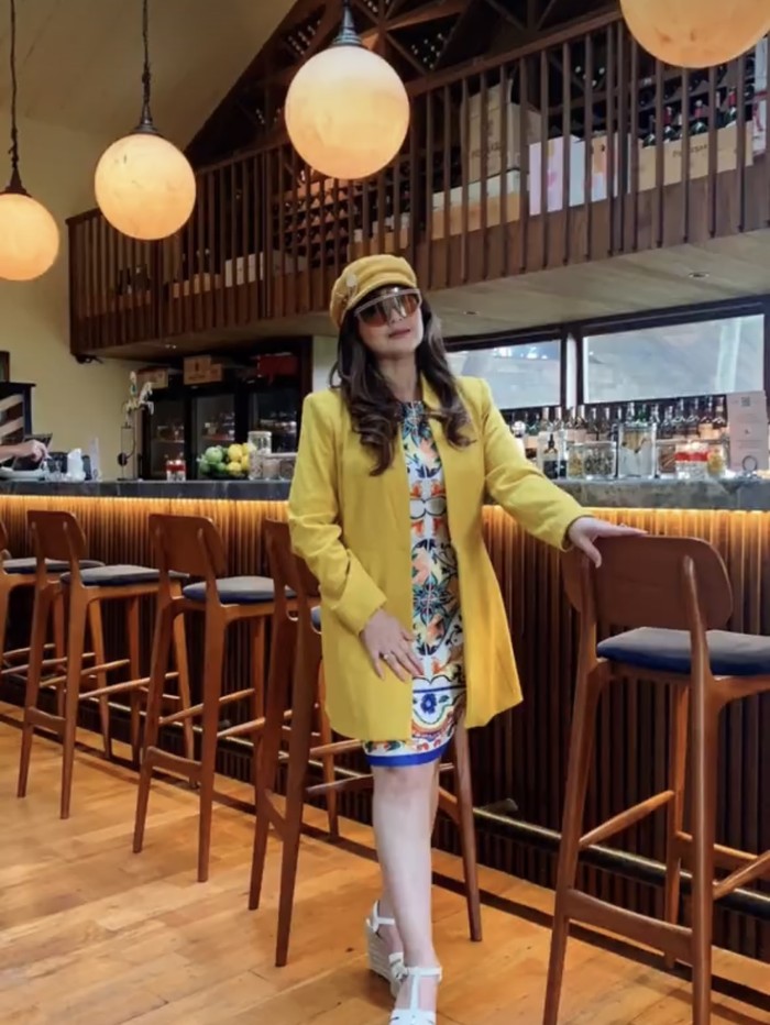 Nia Daniaty Hobi Makan di Resto hingga Nikmati Teh Turki Nia Daniaty Hobi Makan di Resto hingga Nikmati Teh Turki