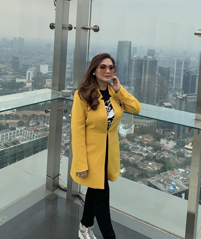 Nia Daniaty Hobi Makan di Resto hingga Nikmati Teh Turki Nia Daniaty Hobi Makan di Resto hingga Nikmati Teh Turki