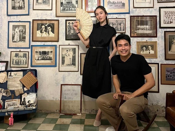 Nong Poy Sebelum akhirnya resmi menjadi sepasang suami-istri, Nong Poy dan Oak Phakwa ternyata sudah lama mengenal satu sama lain.