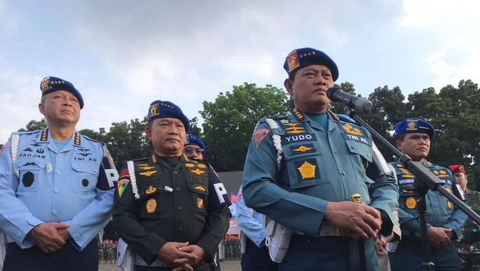 Panglima TNI Laksamana Yudo (bicara menggunakan mic)/(Dwi-detikcom)