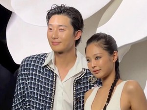 Heboh Park Seo Joon Bikin Jennie BLACKPINK Salting di Paris Fashion Week 2023