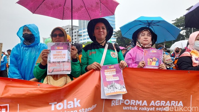 Partai Buruh demo di depan DPR dalam memperingati Hari Perempuan Sedunia (Ilham/detikcom)