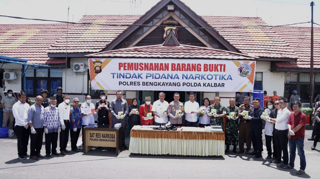 Pemusnahan barang bukti kasus narkoba yang dipimpin oleh Kapolres Bengkayang, AKBP Bayu Suseno.