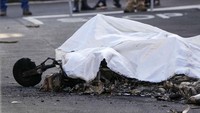 Kedua pesawat itu bertabrakan saat mengikuti latihan. Penyebab tabrakan belum diketahui.