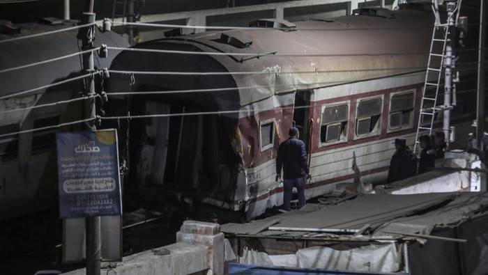 CAIRO, EGYPT - MARCH 07: Wagons derailed after a train travelling from Cairo to a town in the Nile Delta ran off the rails on Tuesday, killing at least two passengers and injuring 23 in Qalyubiyya Governorate north of Cairo, Egypt on March 07, 2023. (Photo by Mohamed El-Shahed/Anadolu Agency via Getty Images)