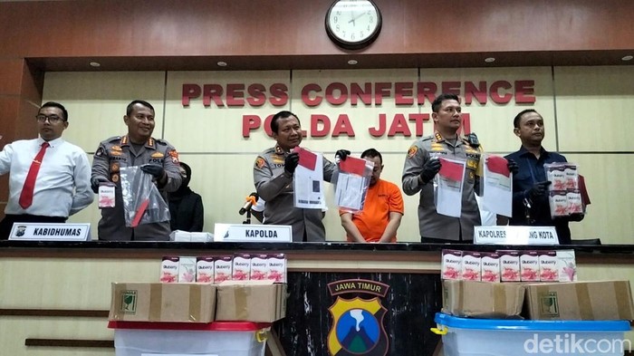 penampakan wahyu kenzo di mapolda jatim penampakan wahyu kenzo di mapolda jatim