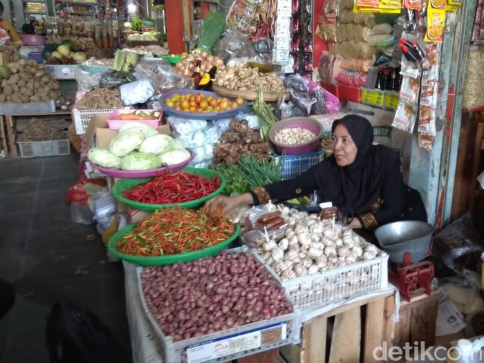 penjual komoditas di Pasar Sidoharjo Lamongan