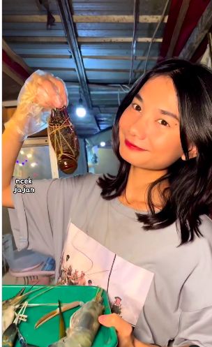 Penjual seafood cantik