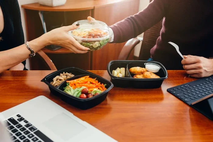 Pesan Makanan Bareng Teman Kerja, Wanita Ini Kesal Diejek Gemuk