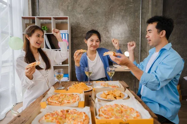Pesan Makanan Bareng Teman Kerja, Wanita Ini Kesal Diejek Gemuk