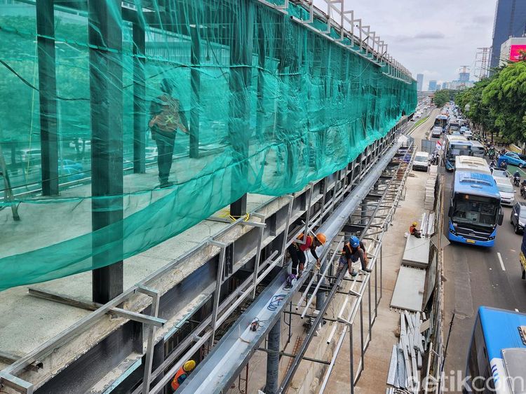 Potret Terkini Proyek Halte TransJakarta Gatot Subroto LIPI