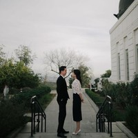 Gaya busana pilihan putri pasangan Hary Tanoesoedibjo dan Liliana ini terlihat simpel namun tetap berkelas dan elegan. Foto: Instagram/@valenciatanoe