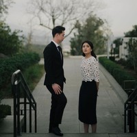 Pemotretan prewedding Kevin Sanjaya dan Valencia Tanoeseodibjo mengusung tema Old Hollywood dengan nuansa monokrom hitam-putih. Foto: Instagram/@valenciatanoe