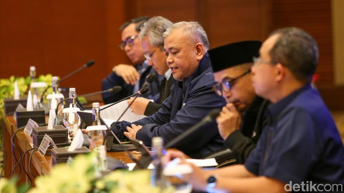 Rafael Alun Trisambodo Akhirnya Dipecat! Rafael Alun Trisambodo akhirnya dipecat dari statusnya sebagai aparatur sipil negara (ASN) institusi Direktorat Jenderal Pajak. Pemecatan itu diumumkan Kemenkeu secara resmi, Rabu (8/3/2023).