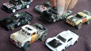 Raup Cuan dari Miniatur Mobil Balap, Dibanderol hingga Rp 2 juta