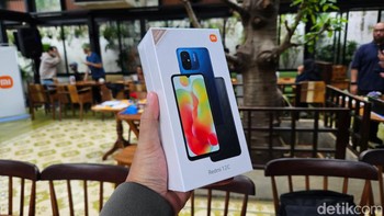Inilah paket penjualan Redmi 12C di Indonesia. Foto: Adi Fida Rahman/detikINET