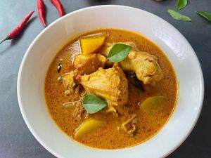 Resep Kari Ayam Spesial ala Rumahan yang Enak