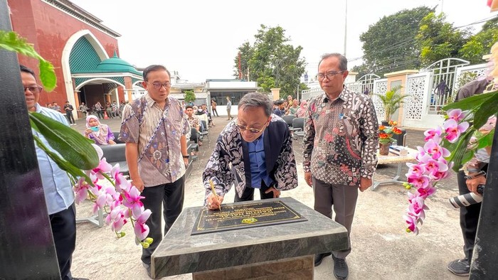 Resmikan Kantin Halal, BPJPH Ajak Pengusaha Cepat Urus Sertifikat Halal