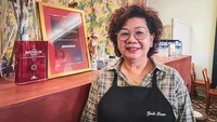 Ini dia chef Gaik Lean, sosok penting di balik eksistensi restoran. Wanita ini belajar masak secara otodidak dan sangat mementingkan kualitas.