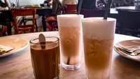 Minuman ini diracik sendiri oleh sang chef. Ada minuman pala dan kopi O yang khas peranakan.