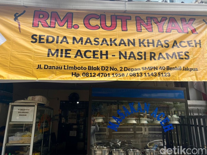 RM Cut Nyak: Nikmatnya Ayam Tangkap dan Kari Kambing Buatan Kak Pah RM Cut Nyak: Nikmatnya Ayam Tangkap dan Kari Kambing Buatan Kak Pah